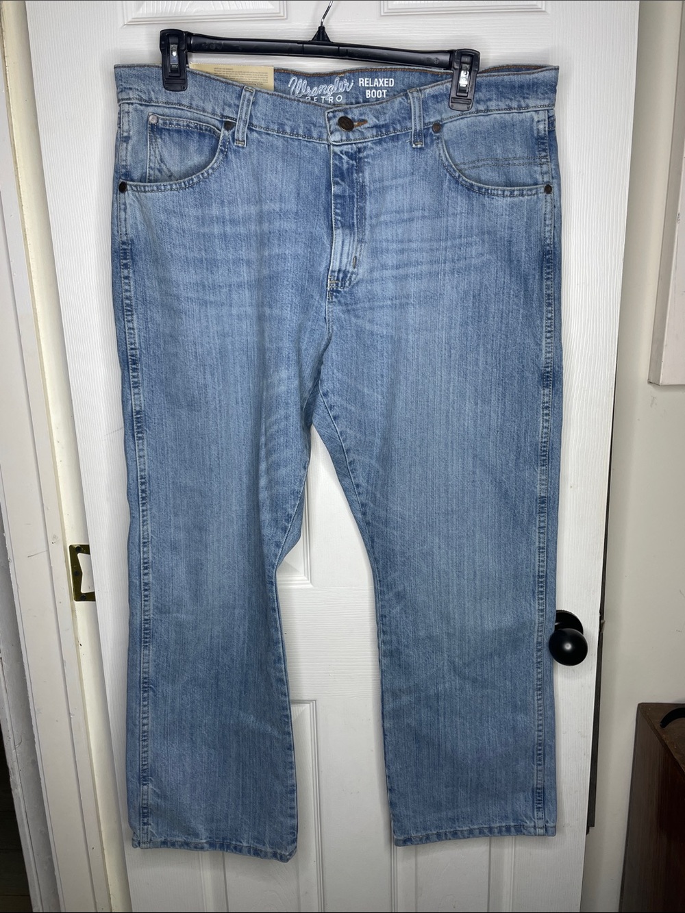 Wrangler Retro Light Wash Relaxed Bootcut Men's Jeans. Size 38x30